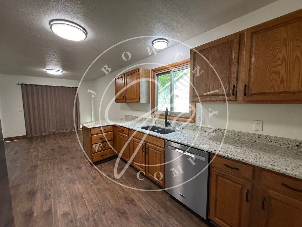 6025 Eaglewood Dr - Photo 6 of 18