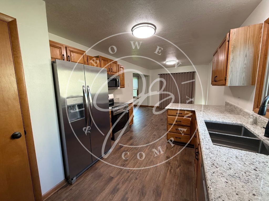 6025 Eaglewood Dr - Photo 7 of 18
