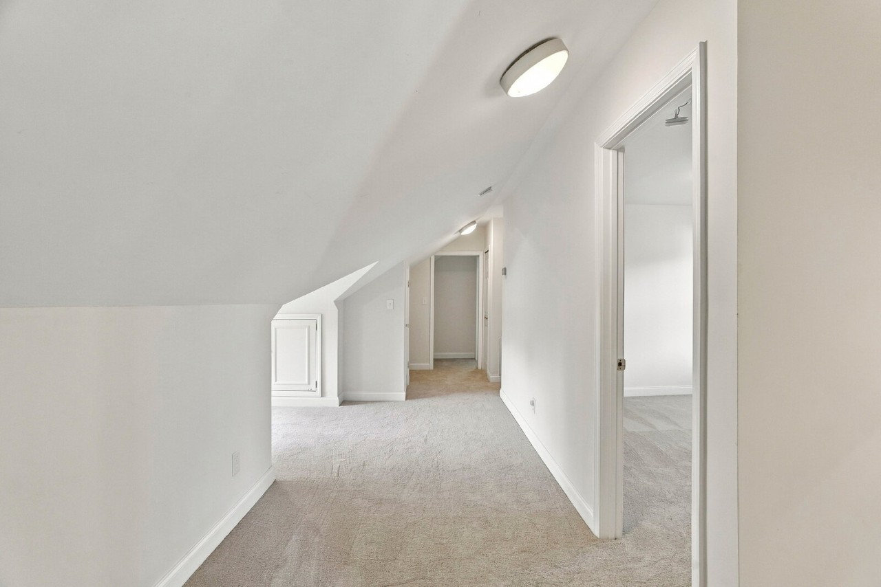 7109 Ramsgate Rd - Photo 5 of 35
