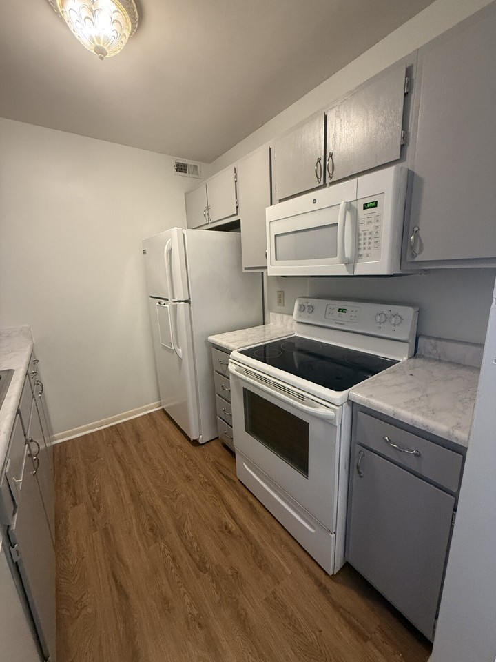 514 N Petway St #307 - Photo 6 of 15