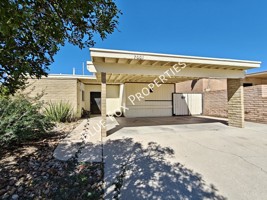 featured image of 7001 N Village View Dr