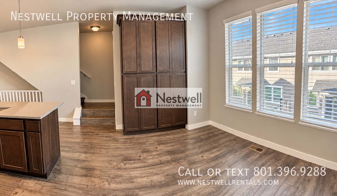 1040 W Painted Horse Ln - Photo 3 of 21