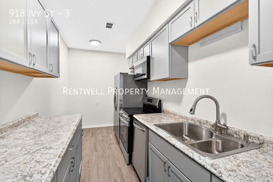918 Ivy St #3 - Photo 3 of 32