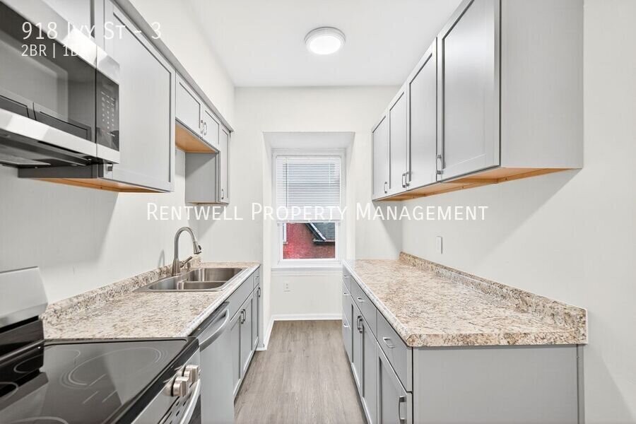 918 Ivy St #3 - Photo 5 of 32