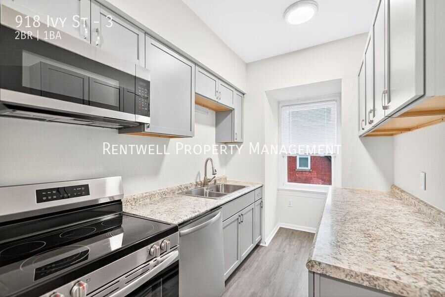 918 Ivy St #3 - Photo 6 of 32
