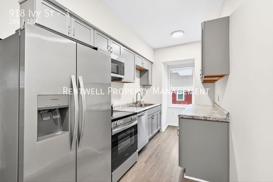 918 Ivy St #3 - Photo 7 of 32