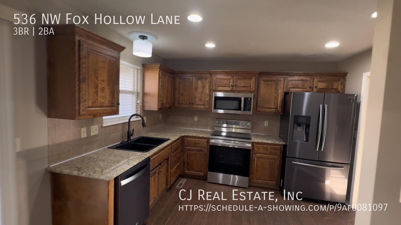 536 Nw Fox Hollow Ln - Photo 3 of 11