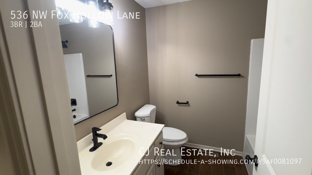 536 Nw Fox Hollow Ln - Photo 4 of 11