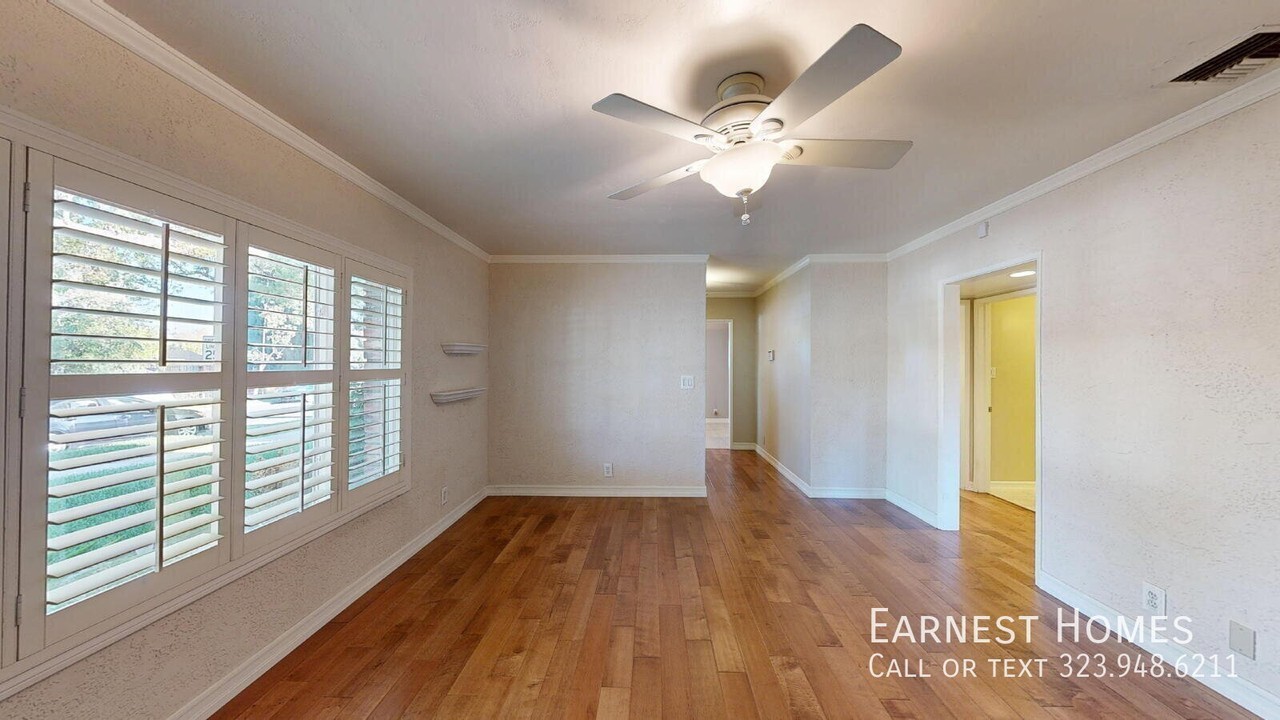819 N Keystone St - Photo 4 of 28