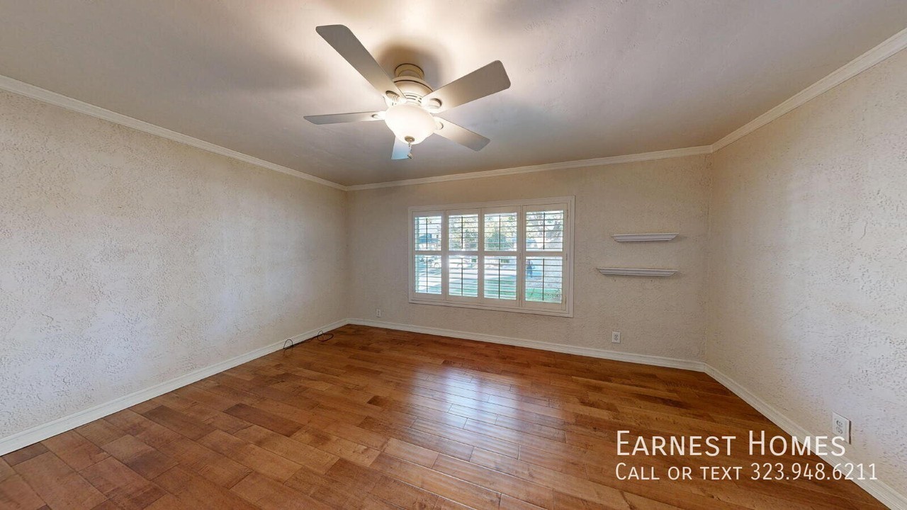 819 N Keystone St - Photo 5 of 28