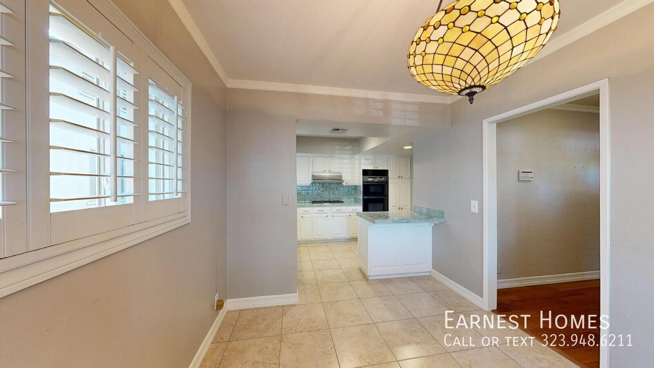 819 N Keystone St - Photo 6 of 28