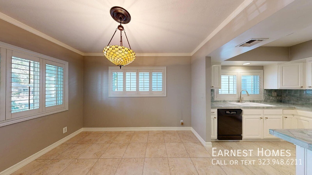 819 N Keystone St - Photo 7 of 28