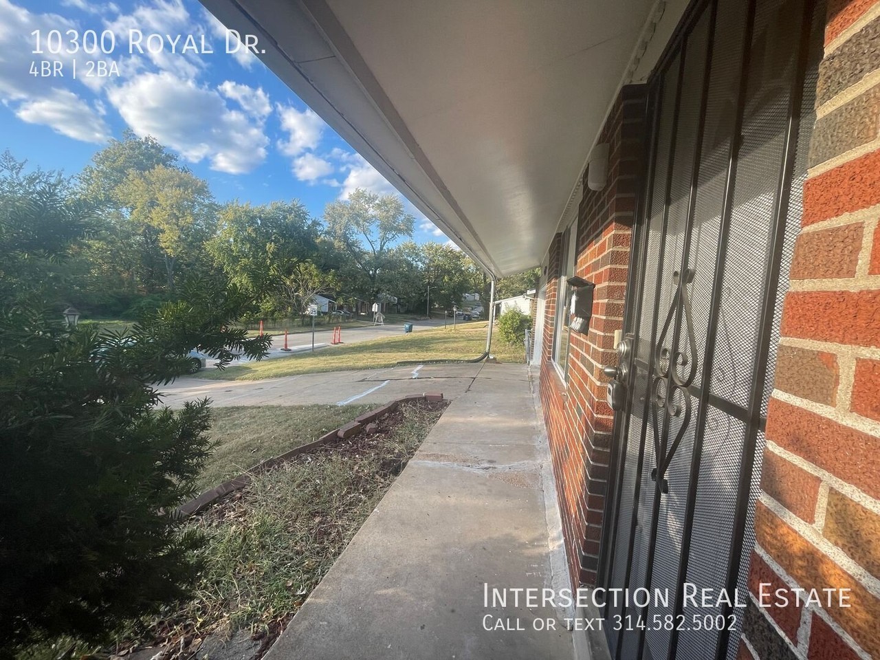 10300 Royal Dr - Photo 4 of 26
