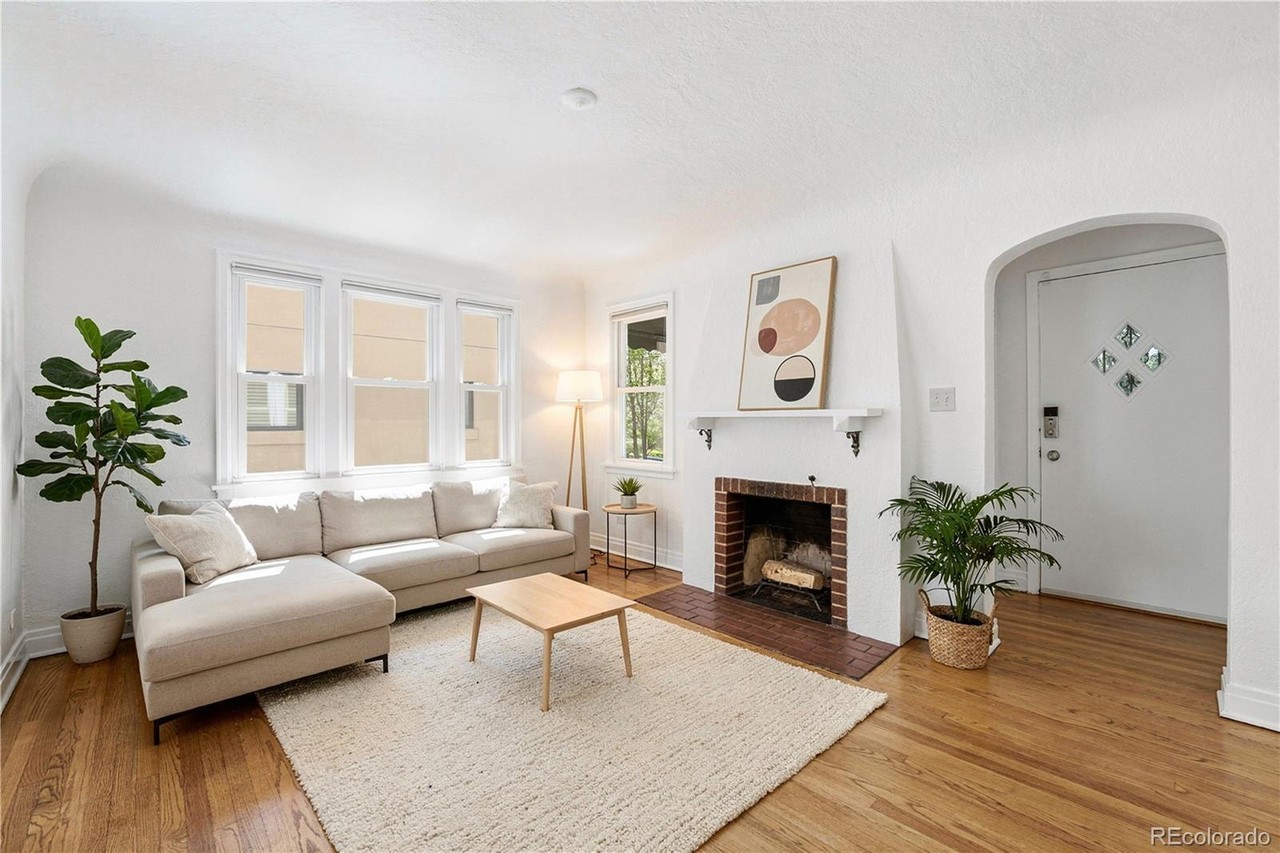 1208 S Elizabeth St - Photo 3 of 37