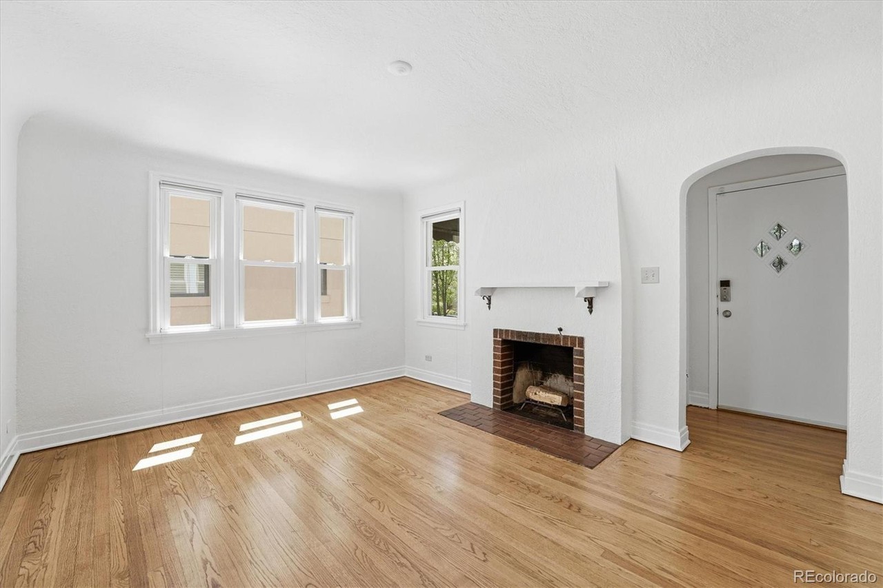 1208 S Elizabeth St - Photo 4 of 37