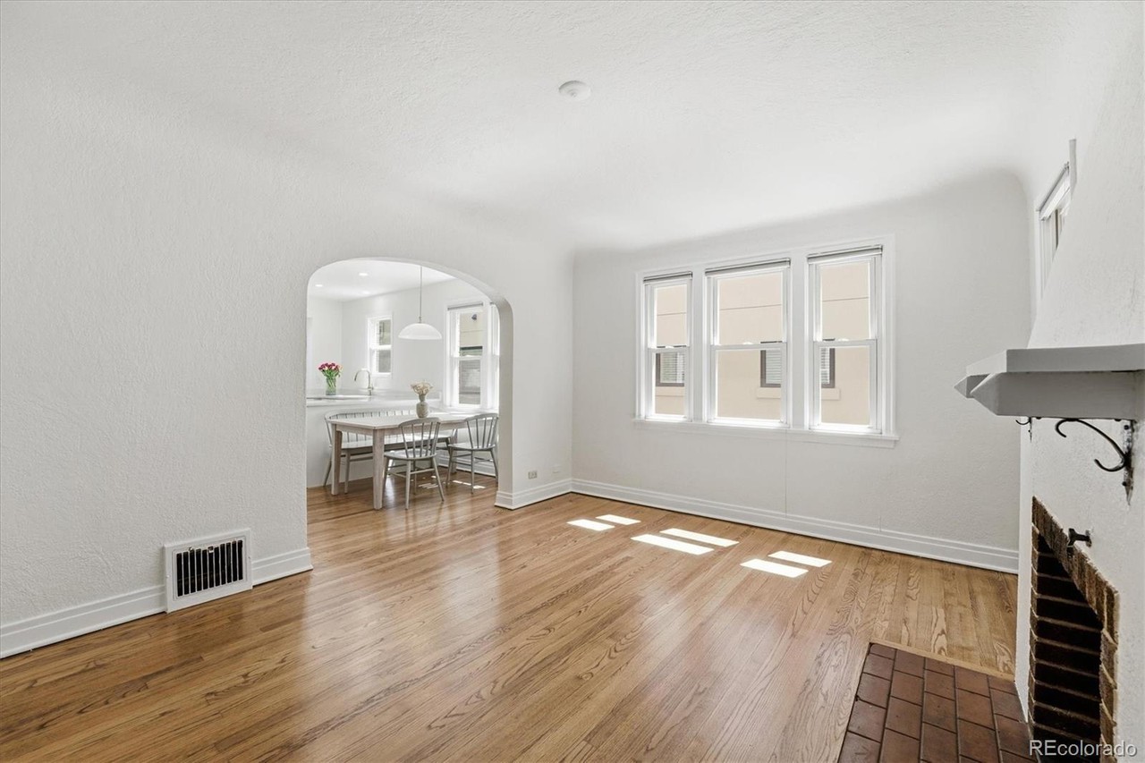 1208 S Elizabeth St - Photo 5 of 37
