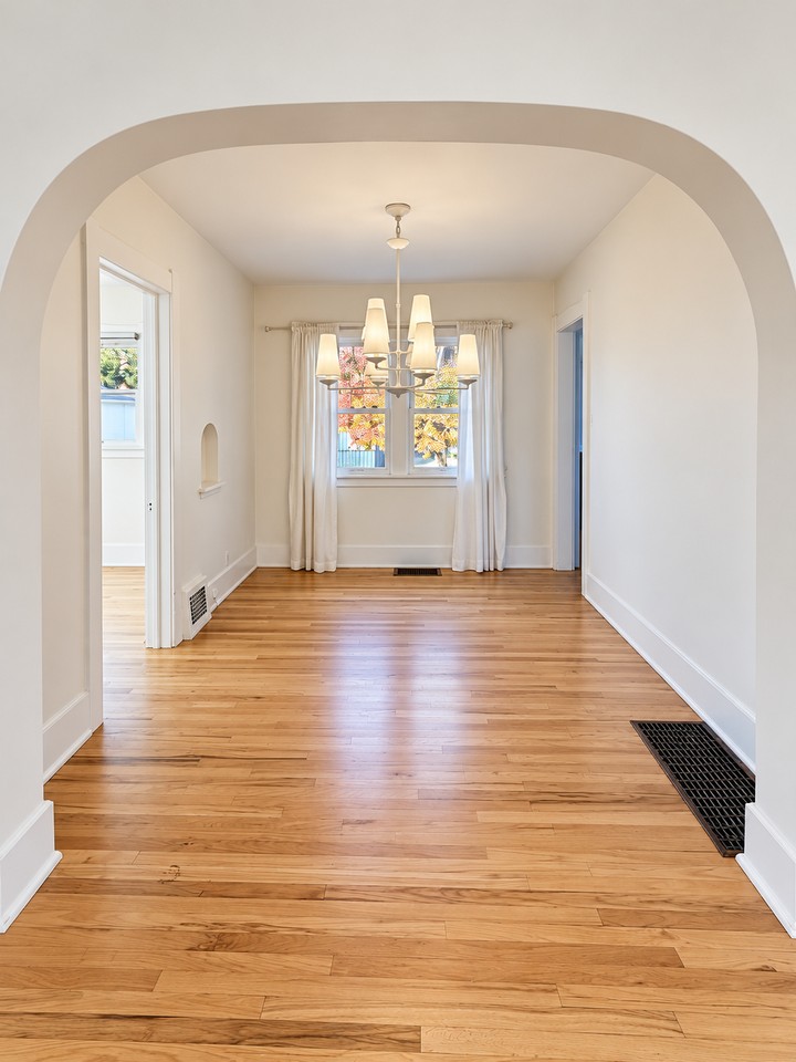 1911 S Corona St - Photo 4 of 17