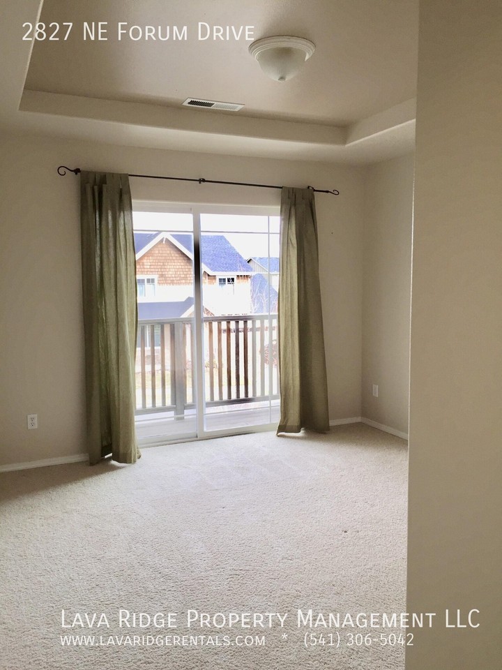 2827 Ne Forum Dr - Photo 6 of 7