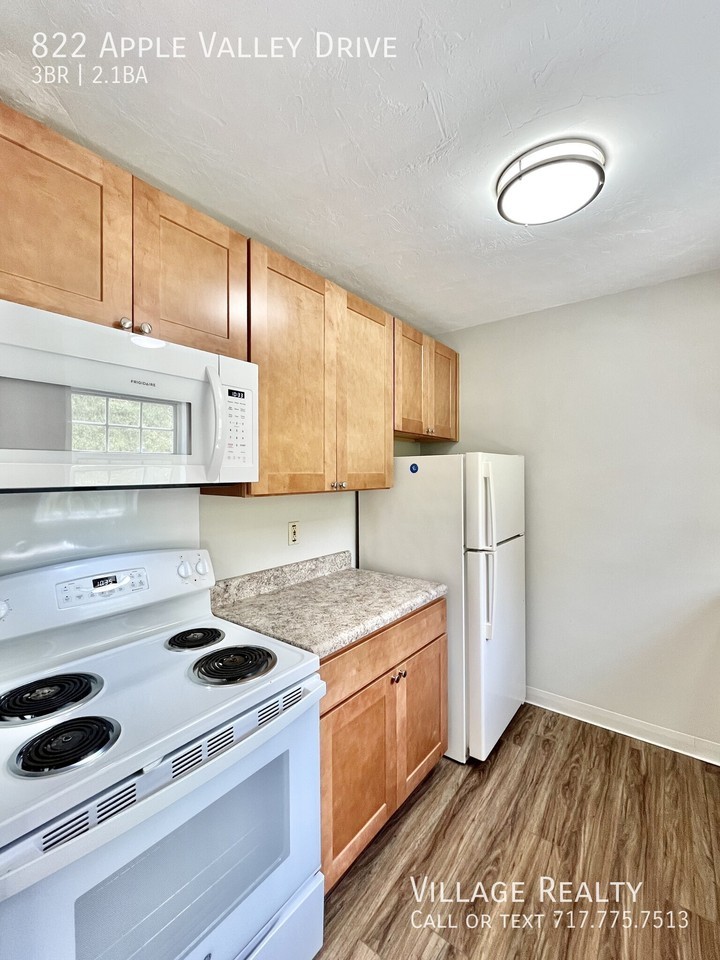 822 Apple Valley Dr - Photo 2 of 50