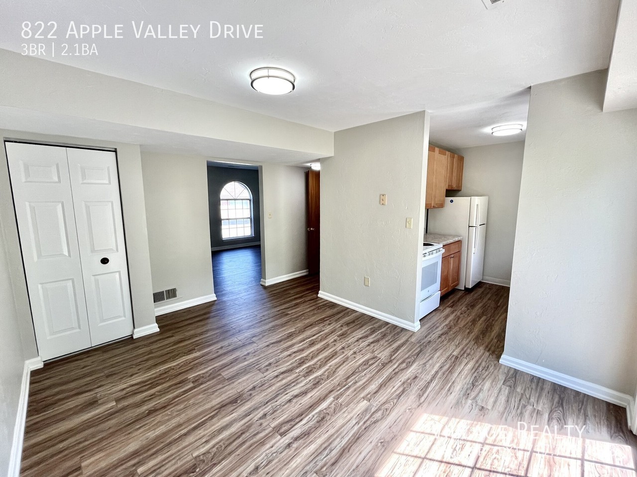 822 Apple Valley Dr - Photo 3 of 50