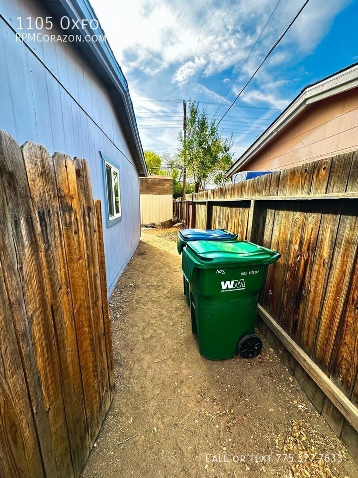 1105 Oxford Ave - Photo 4 of 22