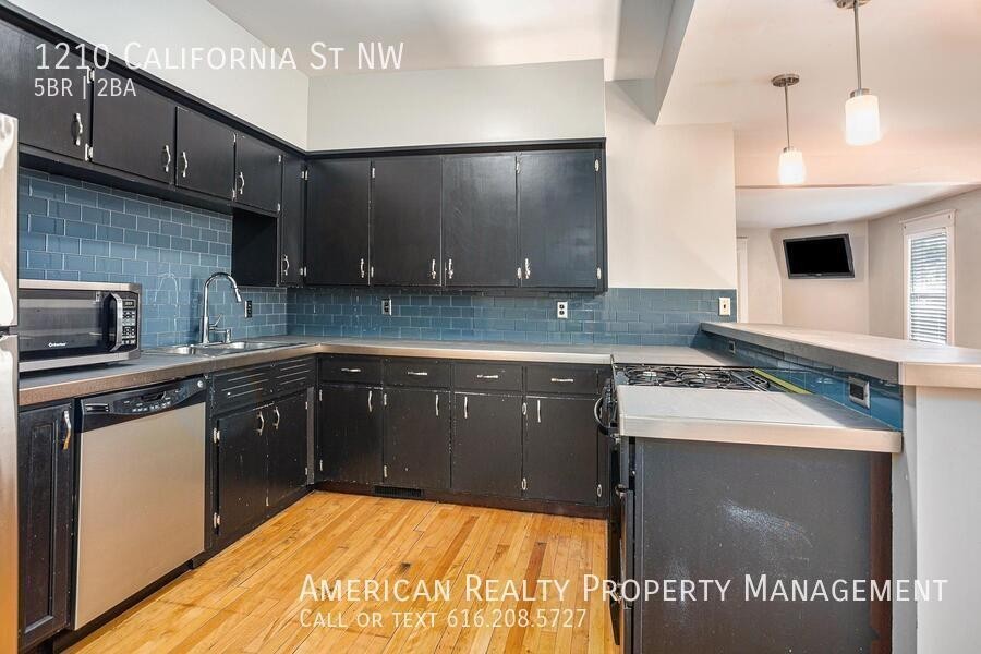 1210 California St Nw - Photo 5 of 23