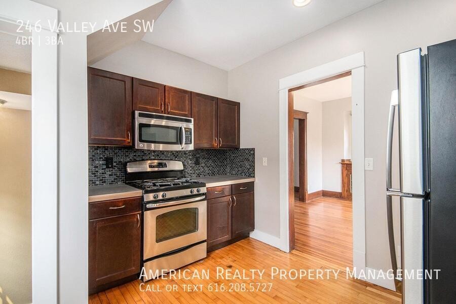 246 Valley Ave Sw - Photo 4 of 19