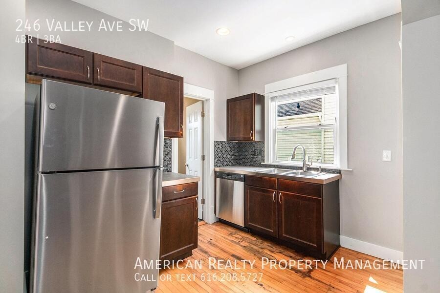 246 Valley Ave Sw - Photo 5 of 19