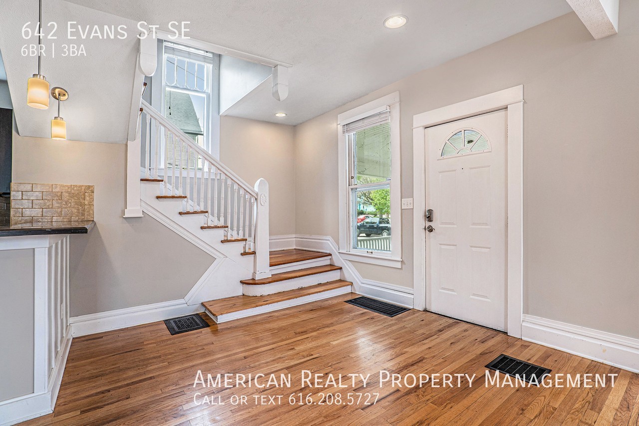 642 Evans St Se - Photo 2 of 26