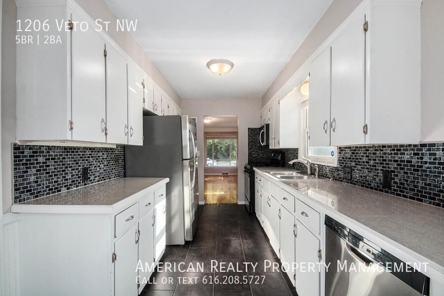 1206 Veto St Nw - Photo 4 of 19