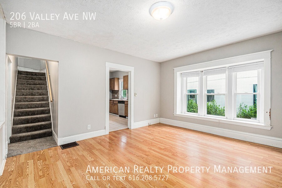 206 Valley Ave Nw - Photo 2 of 19