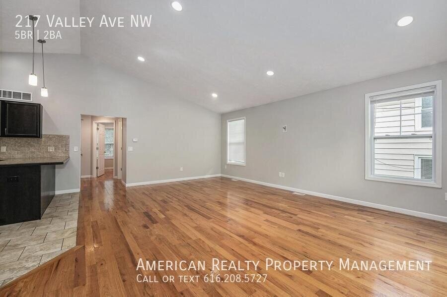 217 Valley Ave Nw - Photo 2 of 18