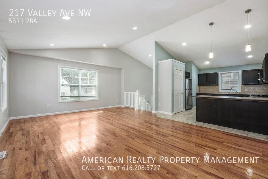 217 Valley Ave Nw - Photo 6 of 18