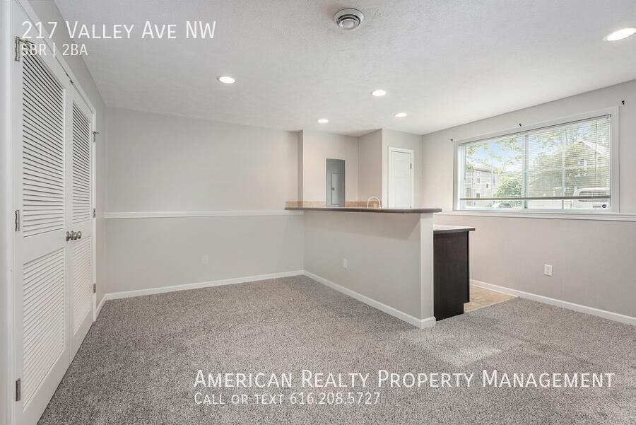 217 Valley Ave Nw - Photo 7 of 18