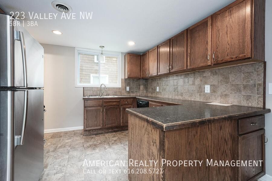 223 Valley Ave Nw - Photo 5 of 17
