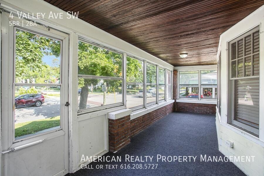 4 Valley Ave Sw - Photo 2 of 21