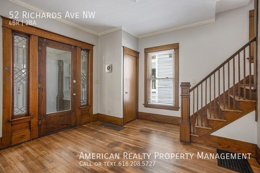 52 Richards Ave Nw - Photo 2 of 19