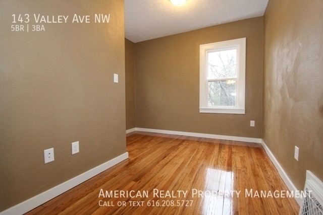 143 Valley Ave Nw - Photo 7 of 19