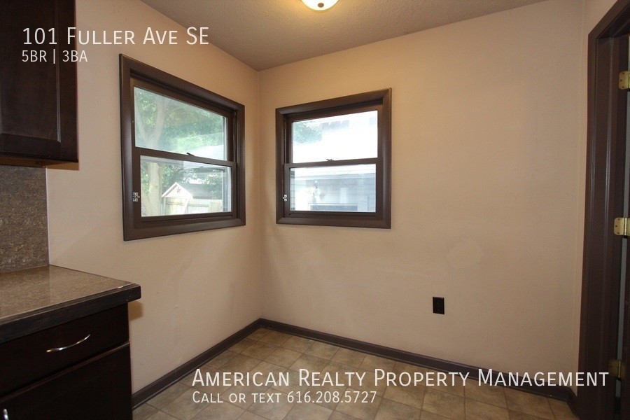 101 Fuller Ave Se - Photo 5 of 20