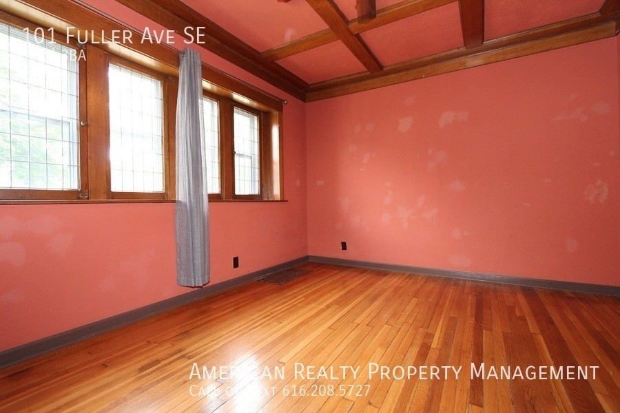 101 Fuller Ave Se - Photo 7 of 20