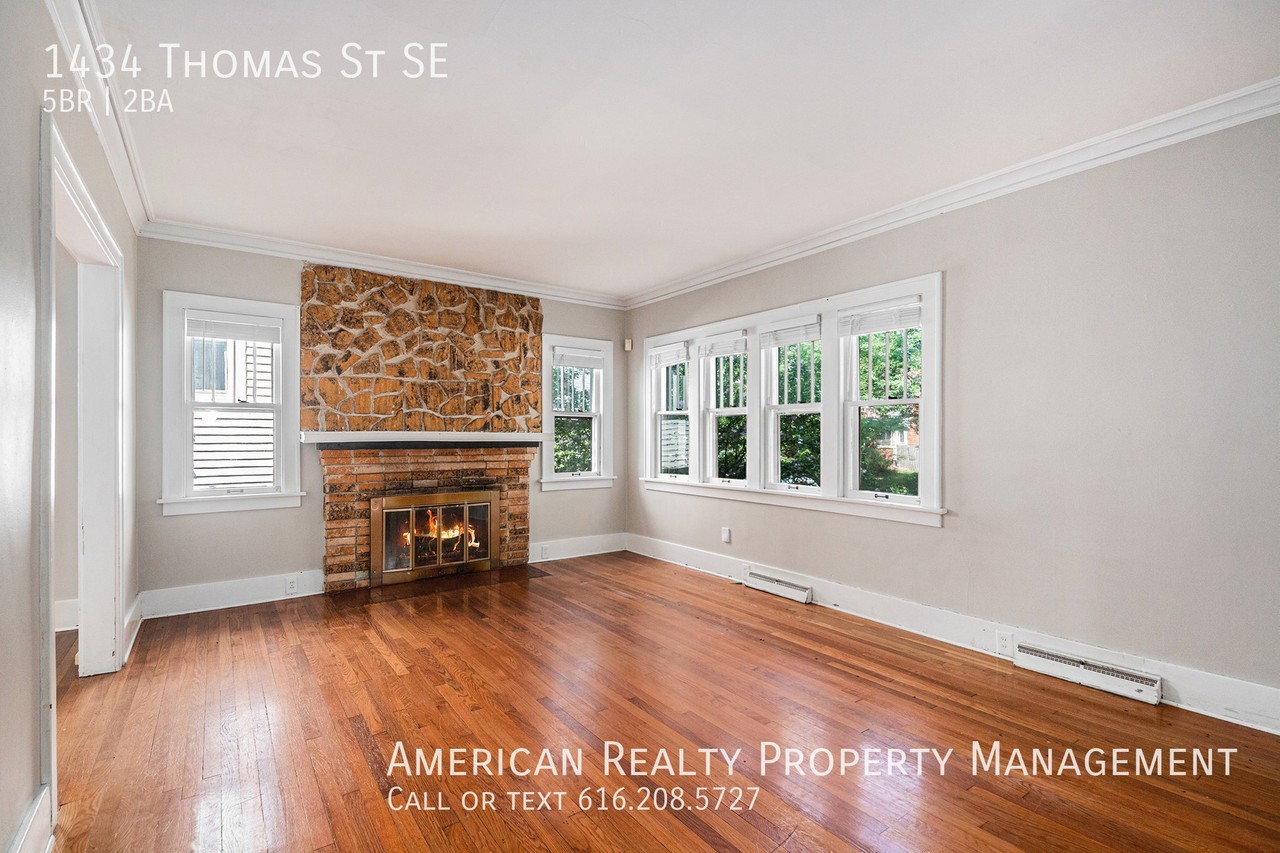 1434 Thomas St Se - Photo 2 of 19