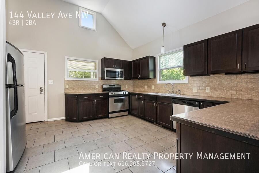 144 Valley Ave Nw - Photo 4 of 18