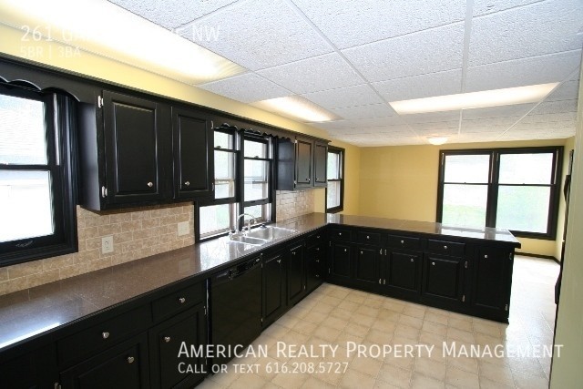 261 Garfield Ave Nw - Photo 2 of 20