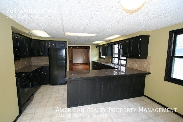 261 Garfield Ave Nw - Photo 4 of 20