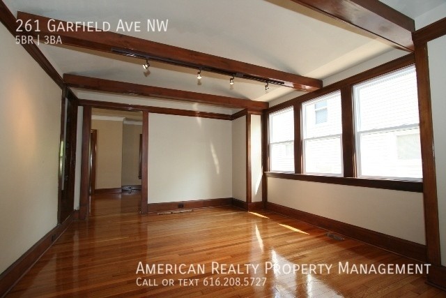261 Garfield Ave Nw - Photo 5 of 20