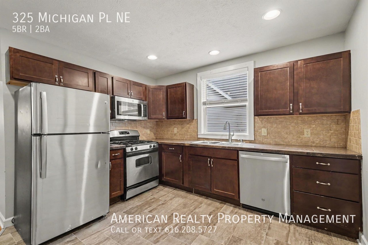 325 Michigan Pl Ne - Photo 4 of 19