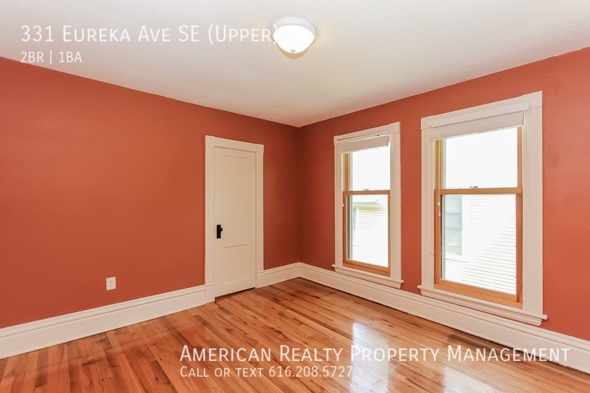 331 Eureka Ave Se - Photo 5 of 12
