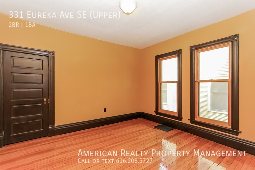 331 Eureka Ave Se - Photo 6 of 12