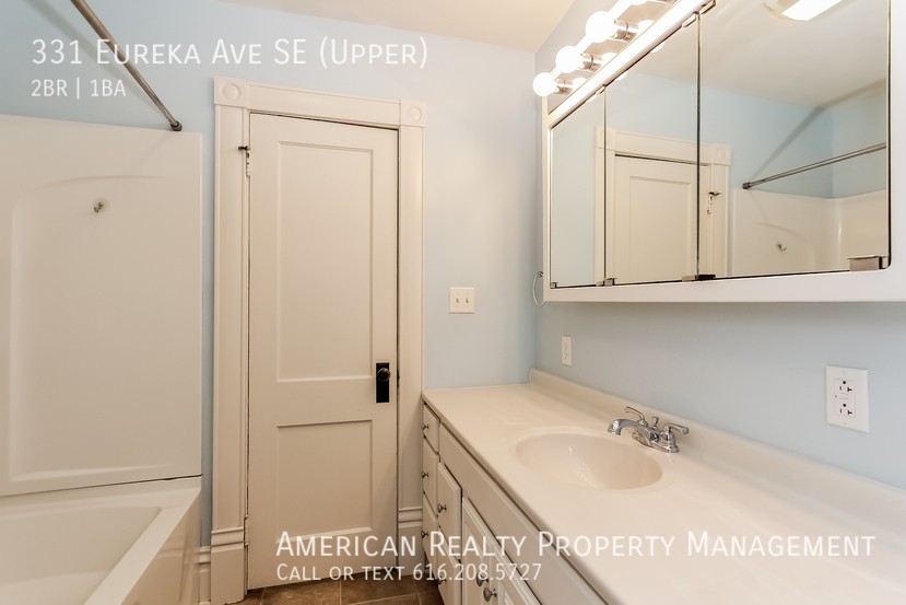 331 Eureka Ave Se - Photo 7 of 12