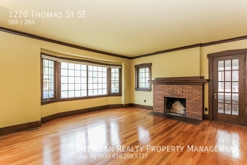 1220 Thomas St Se - Photo 7 of 21